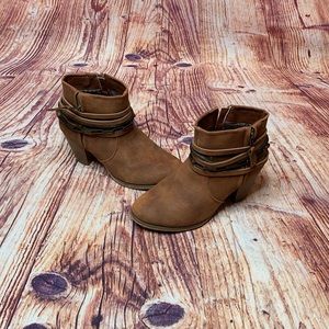Venus Western Booties Size 7 3”Heel Cognac Brown Brass Look Hardware Boho